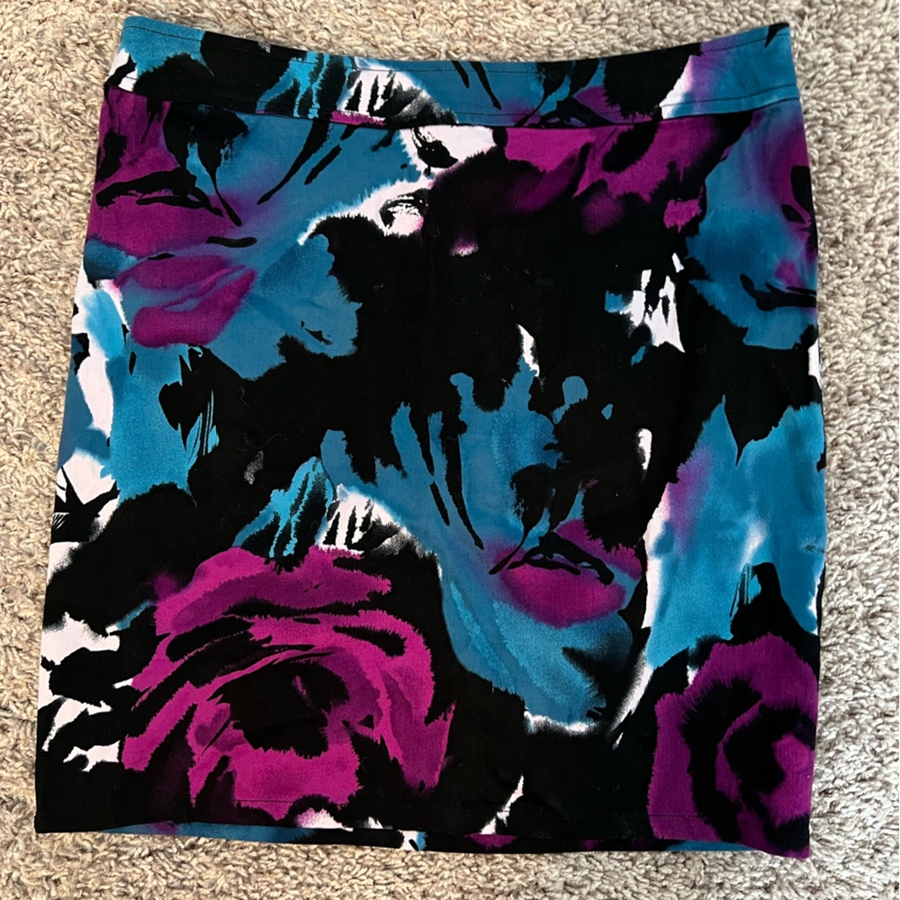 NWT Forever XXI Vintage, Above the knee length skirt- Small
